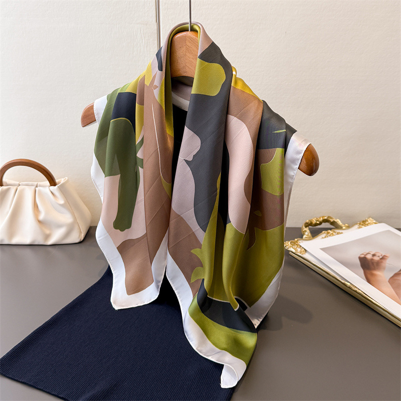 Silk Scarf Square - وشاح نسائي مربع جديد لعام 2026