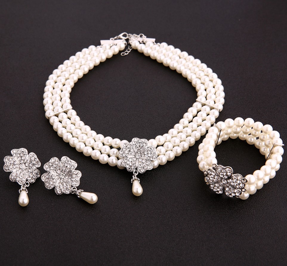 طقم مجوهرات نسائي ، على طراز ا - مراجعة Women'S Accessories In The 1950S وسعره