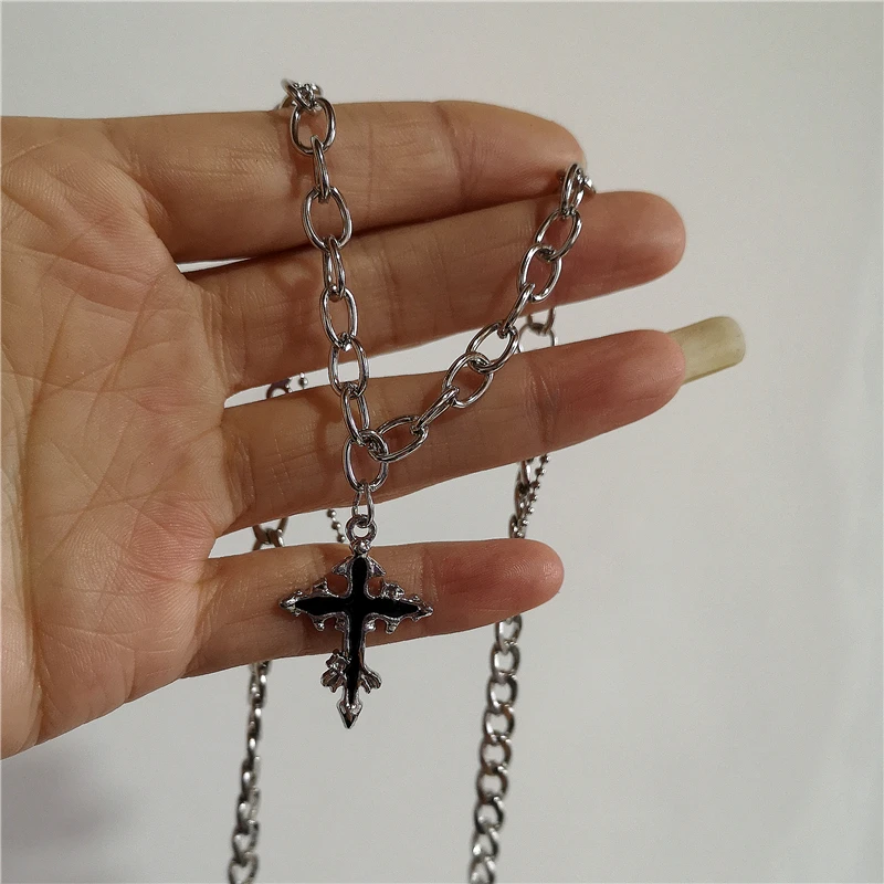 الأحمر الحمم القلب ستار الصليب - مراجعة Women'S Emo Accessories وسعره